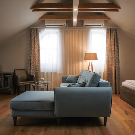 招待所 Hardy - 科尼亚克旅馆 瓦尔季采