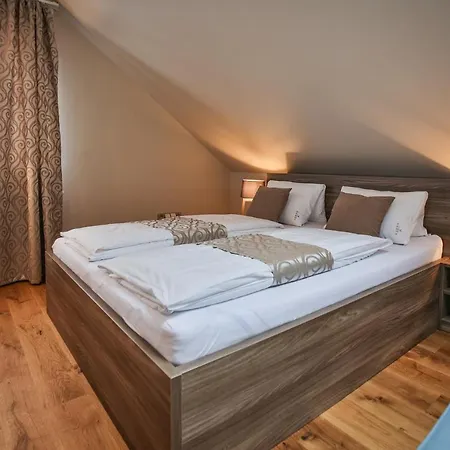 Hardy - Cognac&pension 4* Valtice