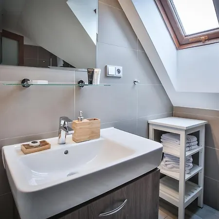 Hardy - 科尼亚克旅馆 瓦尔季采