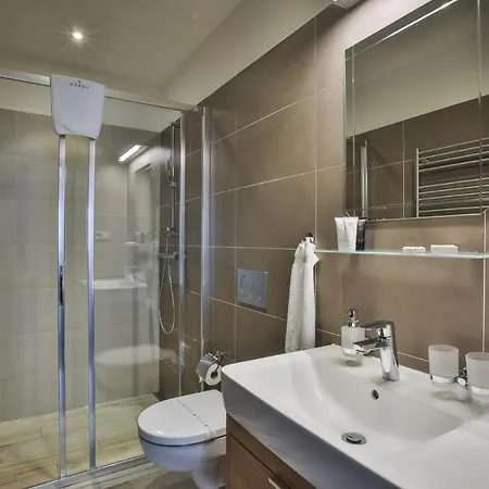 招待所 Hardy - 科尼亚克旅馆 4*