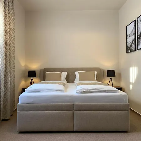 Hardy - 科尼亚克旅馆 瓦尔季采