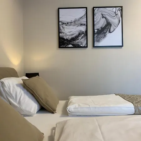 招待所 Hardy - 科尼亚克旅馆 瓦尔季采