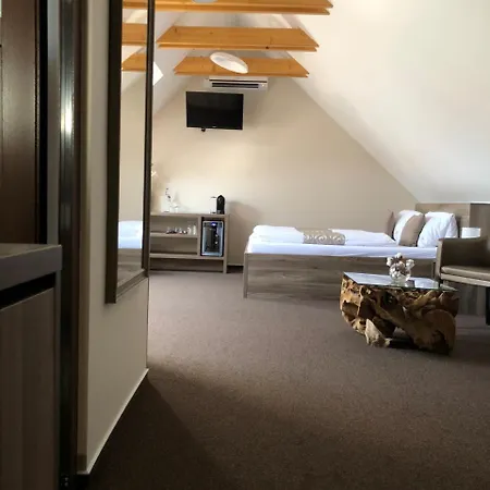 招待所 Hardy - 科尼亚克旅馆